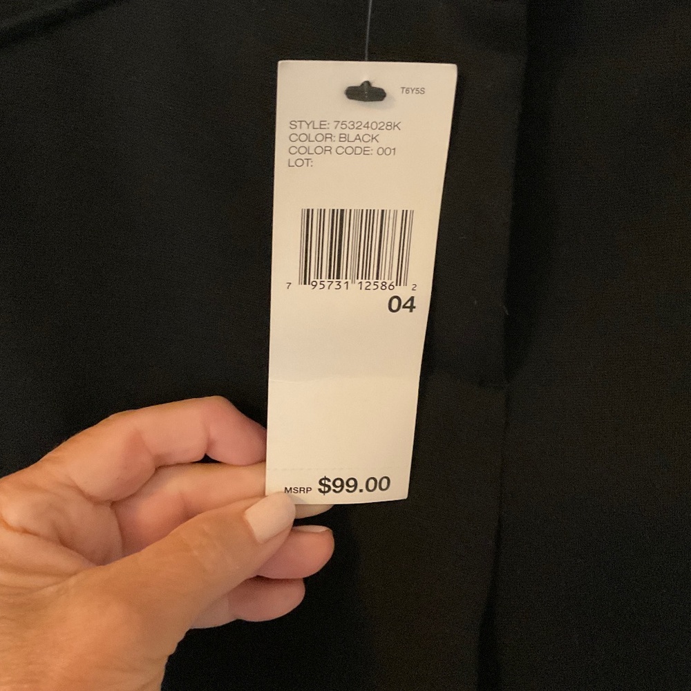 DKNY black skinny pants with zipper at hem size 4 new with tags